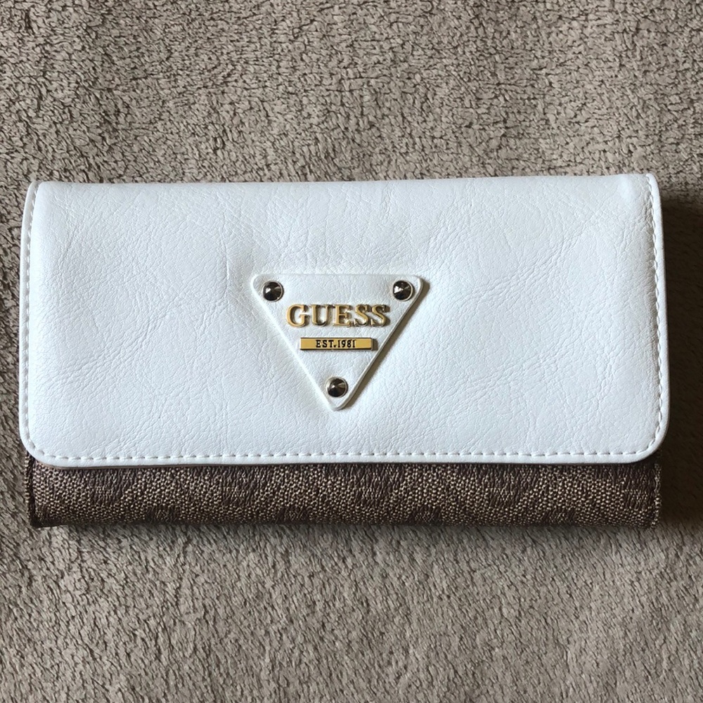 Guess tri-fold wallet